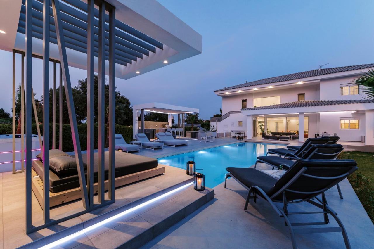 M Mansion *